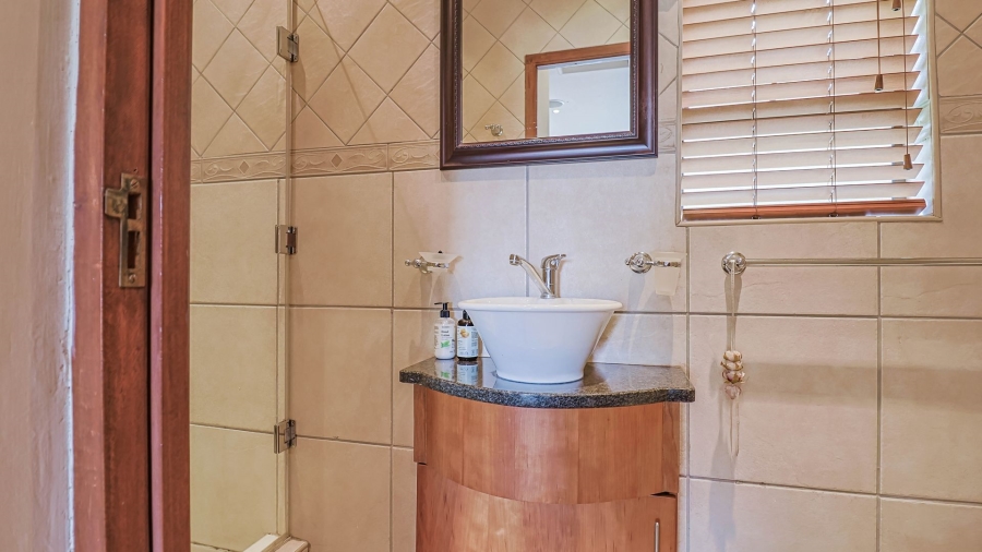 5 Bedroom Property for Sale in Birdwood Estate North West